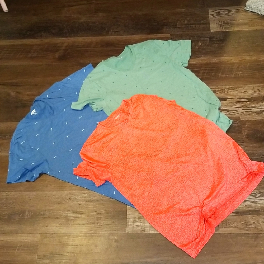 3 Old Navy t shirts, men sz Large